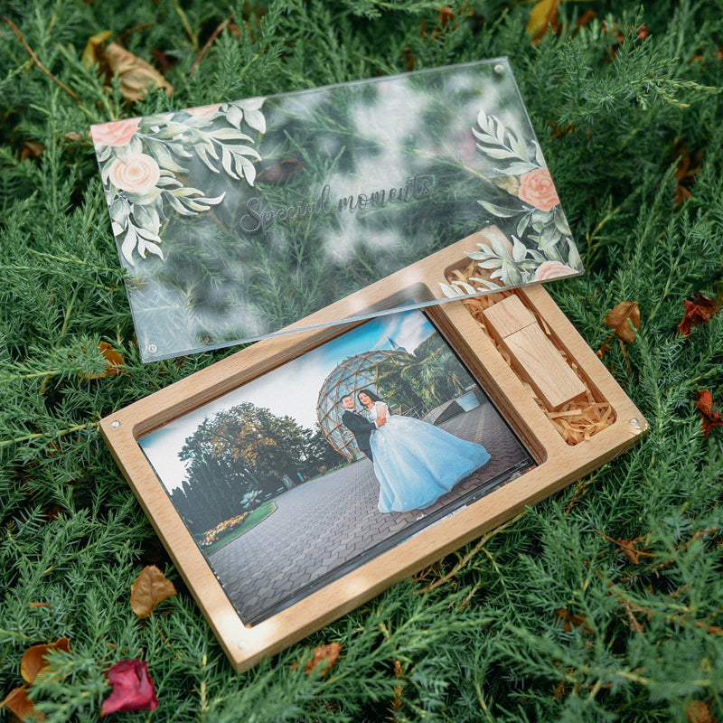 Cutie din lemn pentru stick și poze cu capac din plexiglas