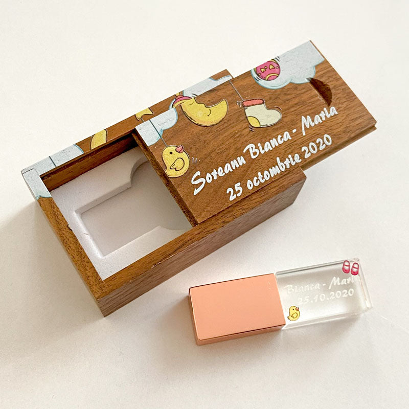 Cutie maro pentru stick usb