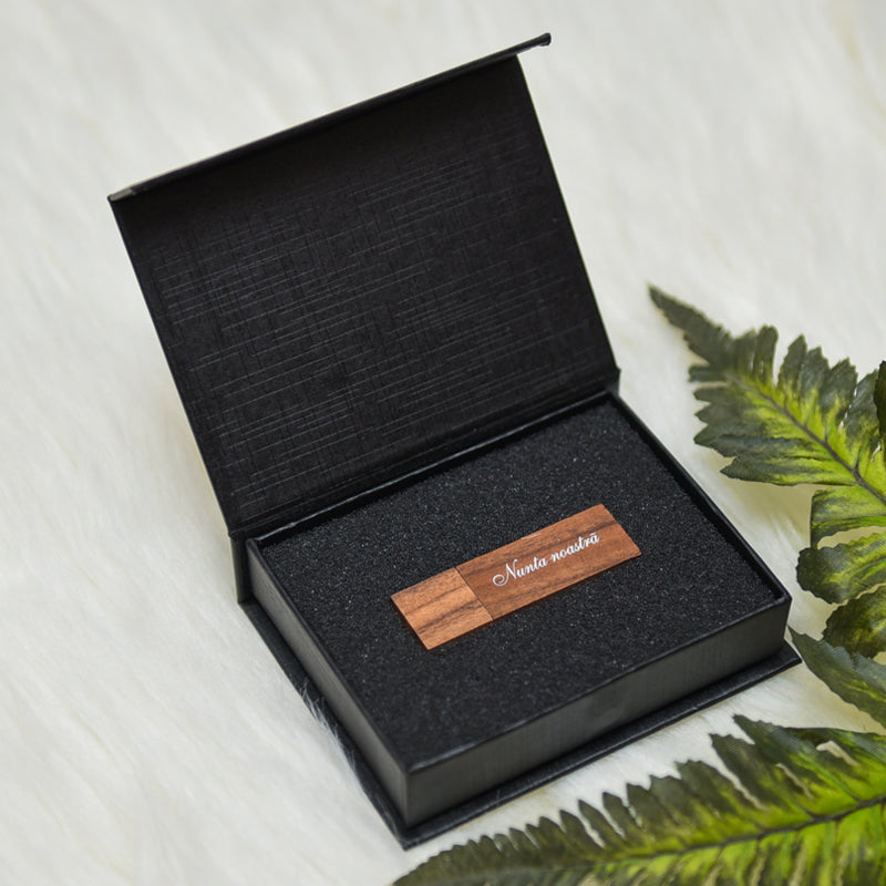 Cutie simpla neagra pentru stick usb