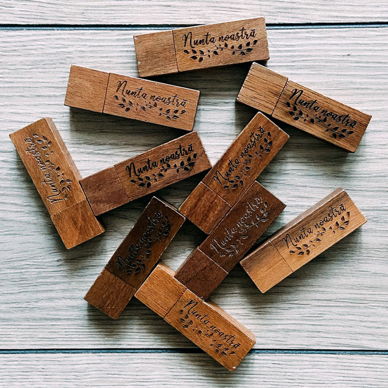 stick lemn maro cu gravare laser